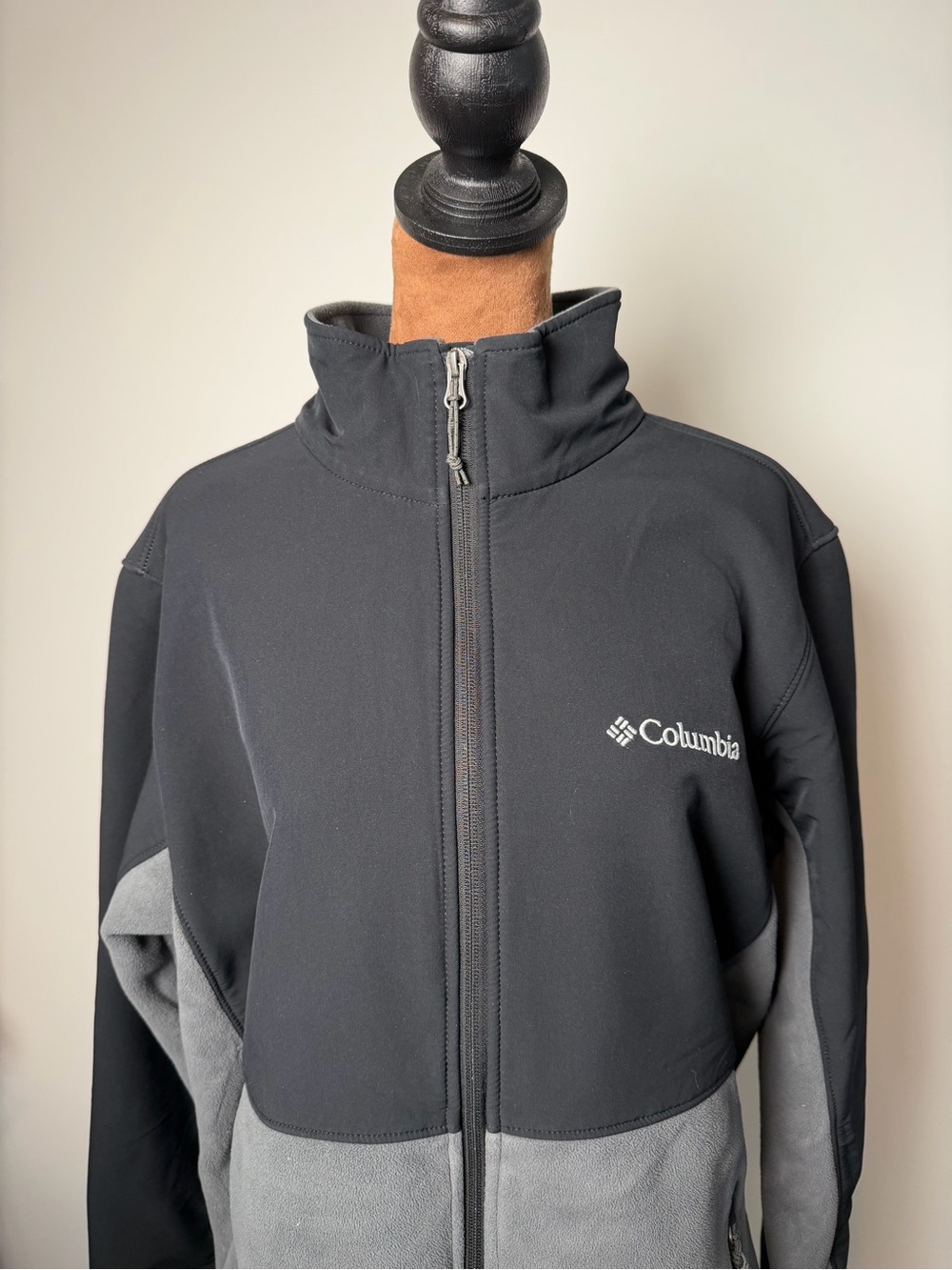 Columbia Men’s Black & Gray Full-Zip Softshell Jacket